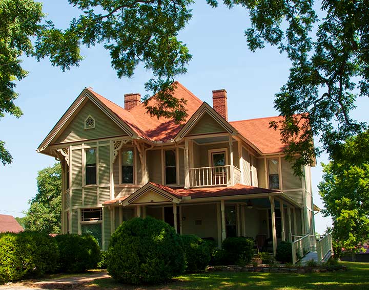 Commodore Inn